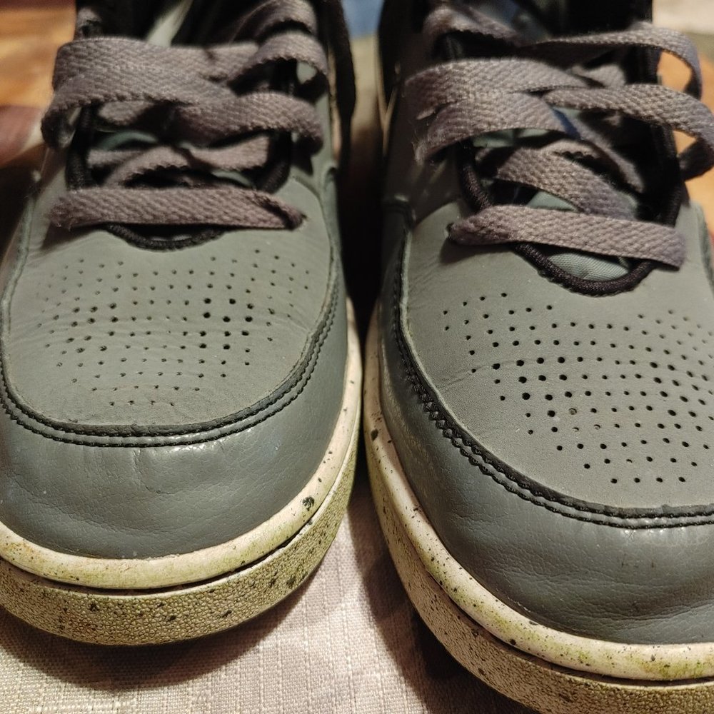 Nike - Picture 3 of 4